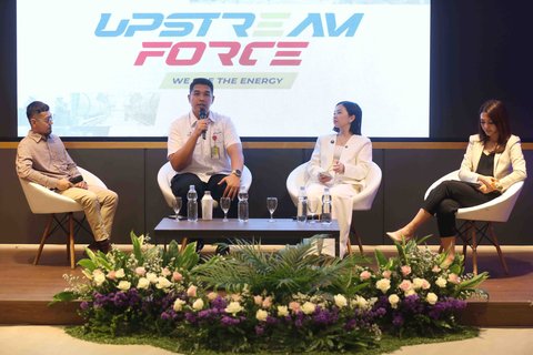 Upstream Champion, Donny Tigor Silitonga (kedua kiri), saat menjawab pertanyaan peserta Upstream Force We Are The Energy di Auditorium Lantai 2 Gedung Interdisciplinary Engineering Fakultas Teknik Universitas Indonesia (IDE FTUI), Depok, Jawa Barat, Selasa (4/11/2025).