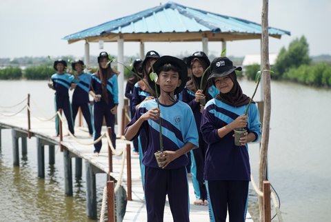 BRI Ajak Generasi Muda Jaga Ekosistem Lingkungan Melalui Penanaman Mangrove dan Pengelolaan Limbah Plastik