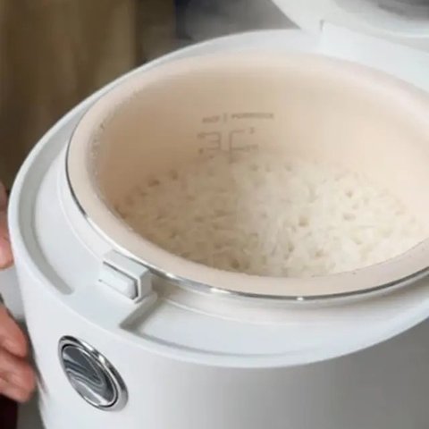 Cara Masak Lontong yang Padat dan Kenyal Pakai Rice Cooker (instagram.com/martinpraja)