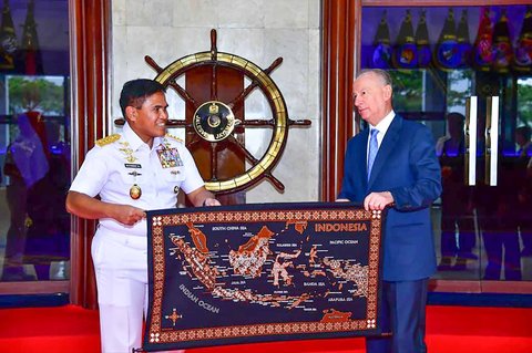 Kasal Laksamana TNI Muhammad Ali saat menerima kunjungan Adviser To The President of Russian Federation Patrushev Nikolai di Markas Besar TNI Angkatan Laut, Cilangkap, Jakarta Timur, Jumat (7/11/2025).