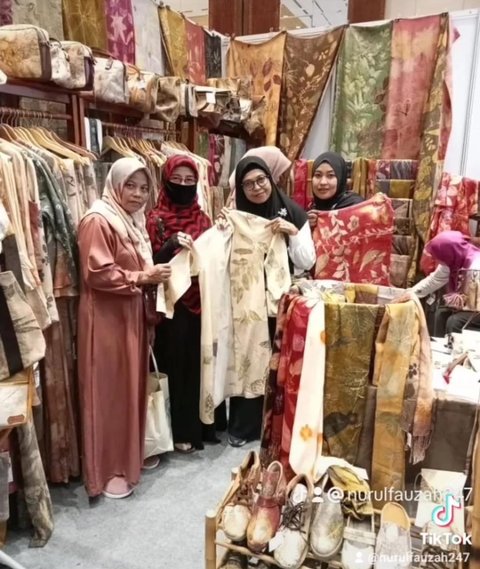 Qaniacraft Ecoprint, usaha milik Aminah Tri Astuti  yang mengusung konsep sustainable fashion semakin sukses berkat binaan BRI