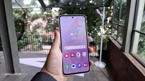 Tampilan Samsung Galaxy A05s yang baru meluncur di Indonesia. (Liputan6.com/Agustinus M. Damar)