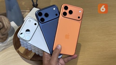 Unboxing iPhone 17 Pro Max Sebelum Rilis di Indonesia, Begini Isi Kotaknya. (Liputan6.com/ Yuslianson)