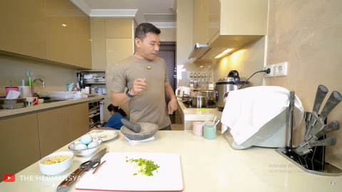 Potret Dapur Apartemen Anang Hermansyah dan Ashanty/ Youtube The Hermansyah A6