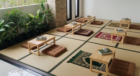 Desain Teras Rumah Konsep Lesehan Fungsional/AI