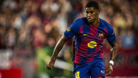 Penyerang Barcelona, Marcus Rashford, berselebrasi setelah mencetak gol ke gawang Olympiakos pada pada laga Liga Champions di Estadi Olimpic Lluis Companys, Rabu (22/10/2025) dini hari WIB. (