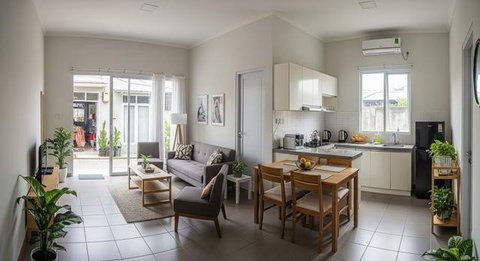 Desain Rumah Dalam Gang yang Terlihat Sempit dari Luar tapi Luas di Dalam/ Ilustrasi AI