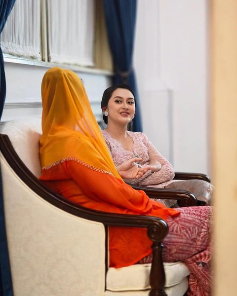 Memes Prameswari merasa terhormat dapat kesempatan tampil di jamuan kenegaraan di Istana Negara Jakarta, menyambut Ratu Maxima dari Belanda. (Foto: Dok. Instagram @memes_prameswari)