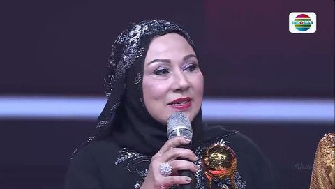 Camelia Malik mendapat Penghargaan Lifetime Achievement di Indonesia Dangdut Awards 2025, Kamis (4/11) di Studio Emtek City. (dok)