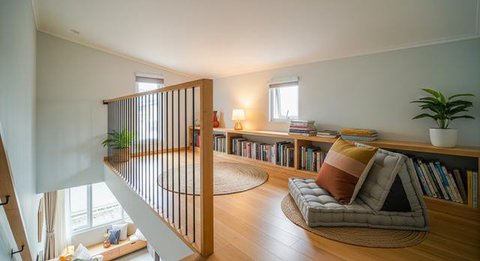 Desain Rumah Mini Modern dengan Mezzanine/AI