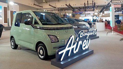 Sementara, di segmen roda dua, hadir pula Vespa, Royal Enfield, Aprilia, Piaggio, Moto Guzzi, DIBAO, hingga Polytron yang membawa opsi motor listrik dan motor konvensional. Tampak dalam foto,