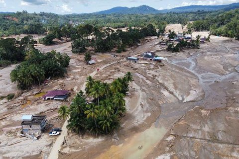 Menteri Energi dan Sumber Daya Mineral (ESDM), Bahlil Lahadalia. PT Medco E&P Malaka kembali akan mengirim total 40 ton bantuan bahan pokok bagi warga terdampak banjir di Aceh.