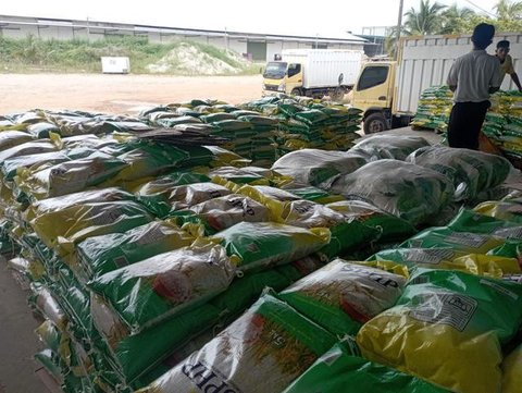 PT Rajawali Nusindo mempercepat pendistribusian beras program Stabilitas Pasokan dan Harga Pangan (SPHP) dan minyak goreng Minyakita ke seluruh Wilayah Indonesia. (Dok Rajawali)