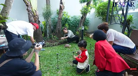 Potret Taman Rumah Lesti Kejora yang Minimalis/Youtube/Leslar Entertainment