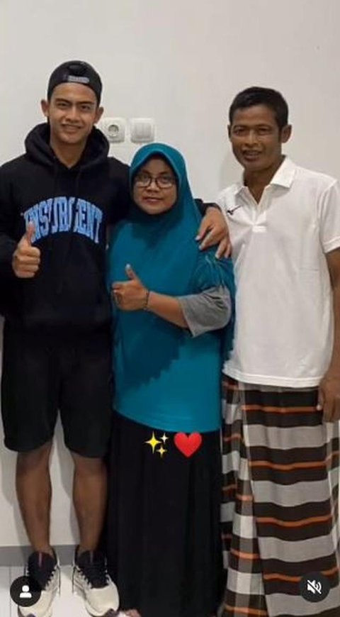 6 Potret Kesederhanaan Ayah Pratama Arhan, Sosok Hebat di Balik Kesuksesan Anak (TikTok/apaaja)