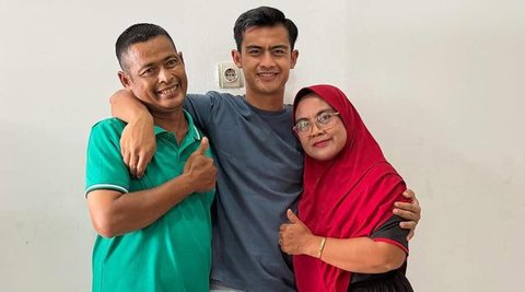 6 Potret Kesederhanaan Ayah Pratama Arhan, Sosok Hebat di Balik Kesuksesan Anak (TikTok/apaaja)