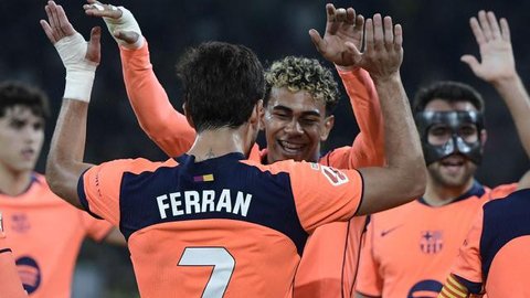 Ekspresi Lamine Yamal usai membobol gawang Barcelona di jornada ke-15 La Liga 2025/2026, Minggu (7/12/2025) (AP Photo/Manu Reino)