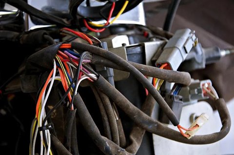 Musim hujan merupakan tantangan bagi pemilik motor di Indonesia (wahanahonda.com)