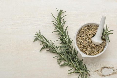 Daun basil dan oregano. (Via: ramboproducts.com)