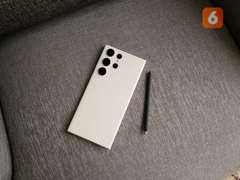 Samsung Galaxy S23 Ultra 5G dirilis dalam empat varian warna; Green, Cream, Phamtom Black, Lavender (Liputan6.com/ Agustin Setyo W).