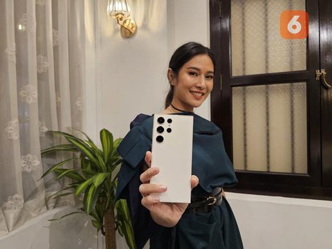 Samsung Galaxy S23 Ultra 5G dirilis dalam empat varian warna; Green, Cream, Phamtom Black, Lavender (Liputan6.com/ Agustin Setyo W).