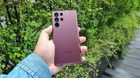 Samsung Galaxy S23 Ultra 5G dirilis dalam empat varian warna; Green, Cream, Phamtom Black, Lavender (Liputan6.com/ Agustin Setyo W).