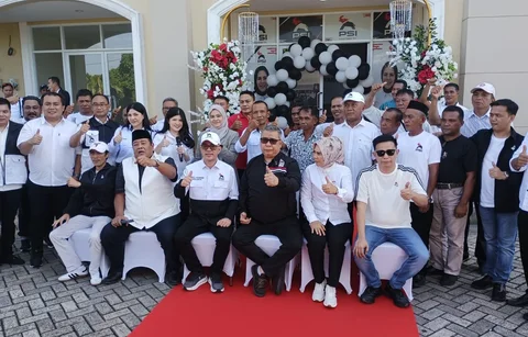 Ketua Harian DPP Partai Solidaritas Indonesia (PSI) Ahmad Ali meresmikan kantor DPW PSI Sulawesi Utara