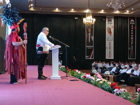 Ketua Harian PSI Ahmad Ali saat membuka Rakorwil PSI Sulut