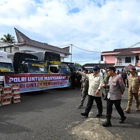Prabowo tinjau pengungsian korban banjir sumatera