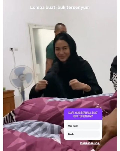Potret Azizah Salsha melayat dan ziarah ayah Pratama Arhan di Blora. [IG: @arhanazizah.official]