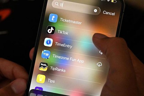Australia akan menjadi negara pertama di dunia yang memberlakukan larangan total penggunaan media sosial bagi anak di bawah 16 tahun. Tampak dalam foto, seorang anak laki-laki berusia 13 tahu