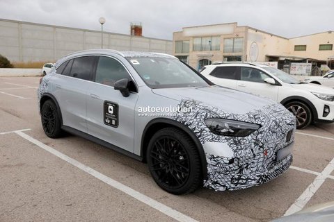 Mercedes-AMG GLC EQ 2027 tertangkap kamera di Eropa dengan kamuflase yang lebih tipis (autoevolution.com)