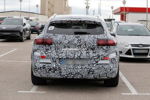 Mercedes-AMG GLC EQ 2027 tertangkap kamera di Eropa dengan kamuflase yang lebih tipis (autoevolution.com)