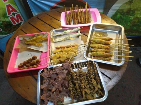 Kuliner Malam Jumat: Angkringan Jaman Edan di Yogya.