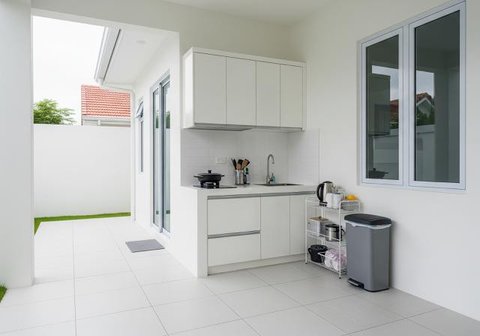 Dapur Kompak dengan Taman Vertikal. Foto: Gemini
