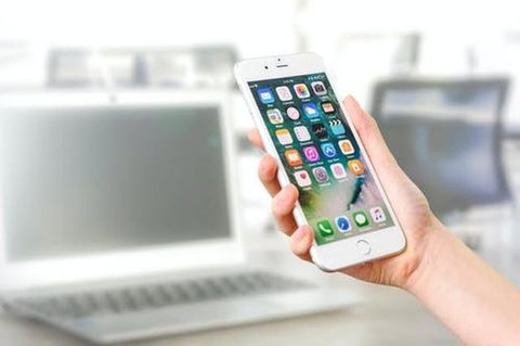 Ilustrasi ponsel/Credit: pexels.com/Rann