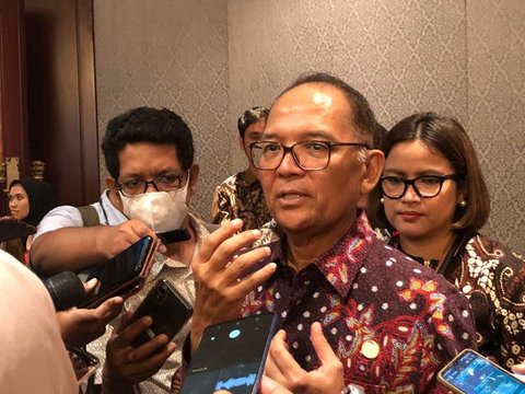 Kepala Eksekutif Pengawas Perasuransian, Penjaminan, dan Dana Pensiun Otoritas Jasa Keuangan (OJK), Ogi Prastomiyono alam Konferensi Pers RDKB November, Kamis (11/12/2025). (Liputan6.com/Tira