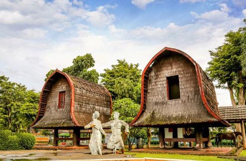 Rumah Adat Nusa Tenggara Barat (Foto: IG/Badan Promosi Pariwisata Daerah Nusa Tenggara Barat)