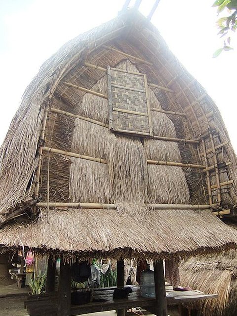 Rumah Adat Nusa Tenggara Barat (Foto: IG/Badan Promosi Pariwisata Daerah Nusa Tenggara Barat)