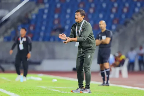 Pelatih Timnas Indonesia U-22, Indra Sjafr pada pertandingan SEA Games 2025 di 700th Anniversary Stadium, Chiang Mai, Jumat (12/12/2025).