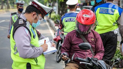 Cara Pemotor Licik Tutup Pelat Nomor Hindari Kamera Tilang Elektronik (Korps Lalu Lintas Polri)