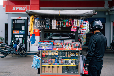 Ide Usaha Modal Kecil di Dekat SPBU (Foto: Reve  Art AI)