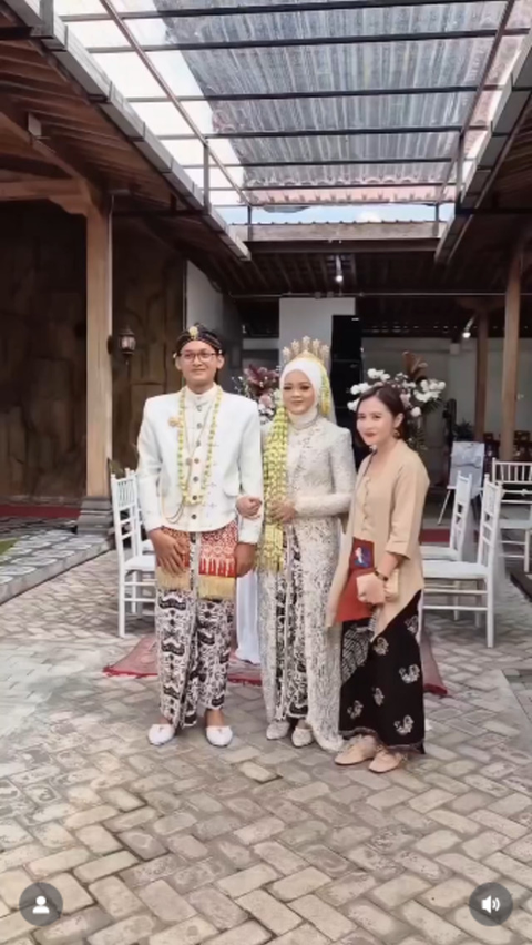 Gaya rambut Prilly Latuconsina di Pernikahan Fansnya di Jogja. [@prillylatuconsina96]