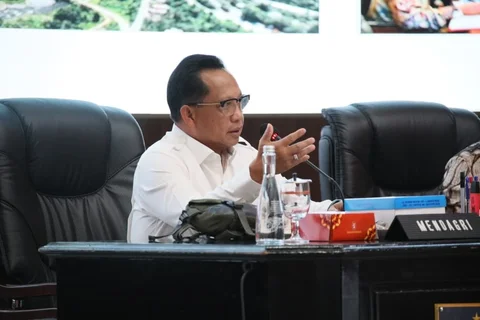 Mendagri Tito Karnavian saat memimpin Rapat Bersama Komite Eksekutif Percepatan Pembangunan Otsus Papua dengan para gubernur dan bupati/wali kota se-Papua