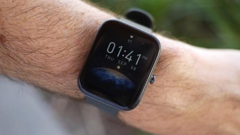 Jam lari, perlengkapan dengan reflektor, dan alat pemulihan otot seperti foam roller dapat membantu pelari pemula untuk menjadi lebih nyaman. [Dok/freepik.com]