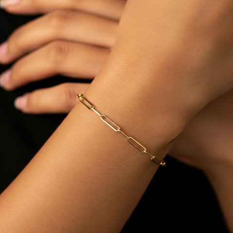 Tren Gelang Emas Bangle Tipis 2026 untuk Ibu Usia 50 Tahun yang Suka Tampilan Rapi/ Ilustrasi AI