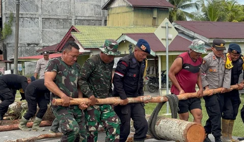 tni polri bangun jembatan di aceh singkil