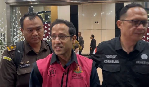 nadiem makarim usai diperiksa kejagung (Liputan6.com/nanda perdana putra)