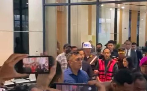 nadiem makarim usai diperiksa kejagung (Liputan6.com/nanda perdana putra)