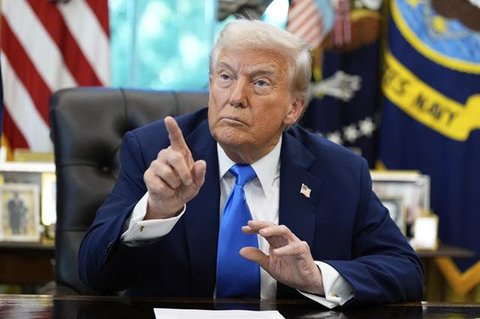 Presiden Donald Trump saat berbicara kepada para wartawan di Ruang James Brady Press Briefing di Gedung Putih, Washington, DC pada Senin (11/8/2025). (Dok. AP/Alex Brandon)